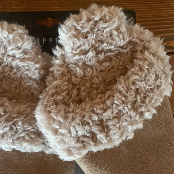 Fuzzy Faux Suede Slippers L/XL (8.5-10.5) - Picture 3 of 5